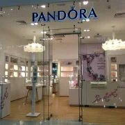 Магазин ювелирных изделий Pandora на Мичуринском проспекте фото 5 на сайте Troparevo-nikulino.su